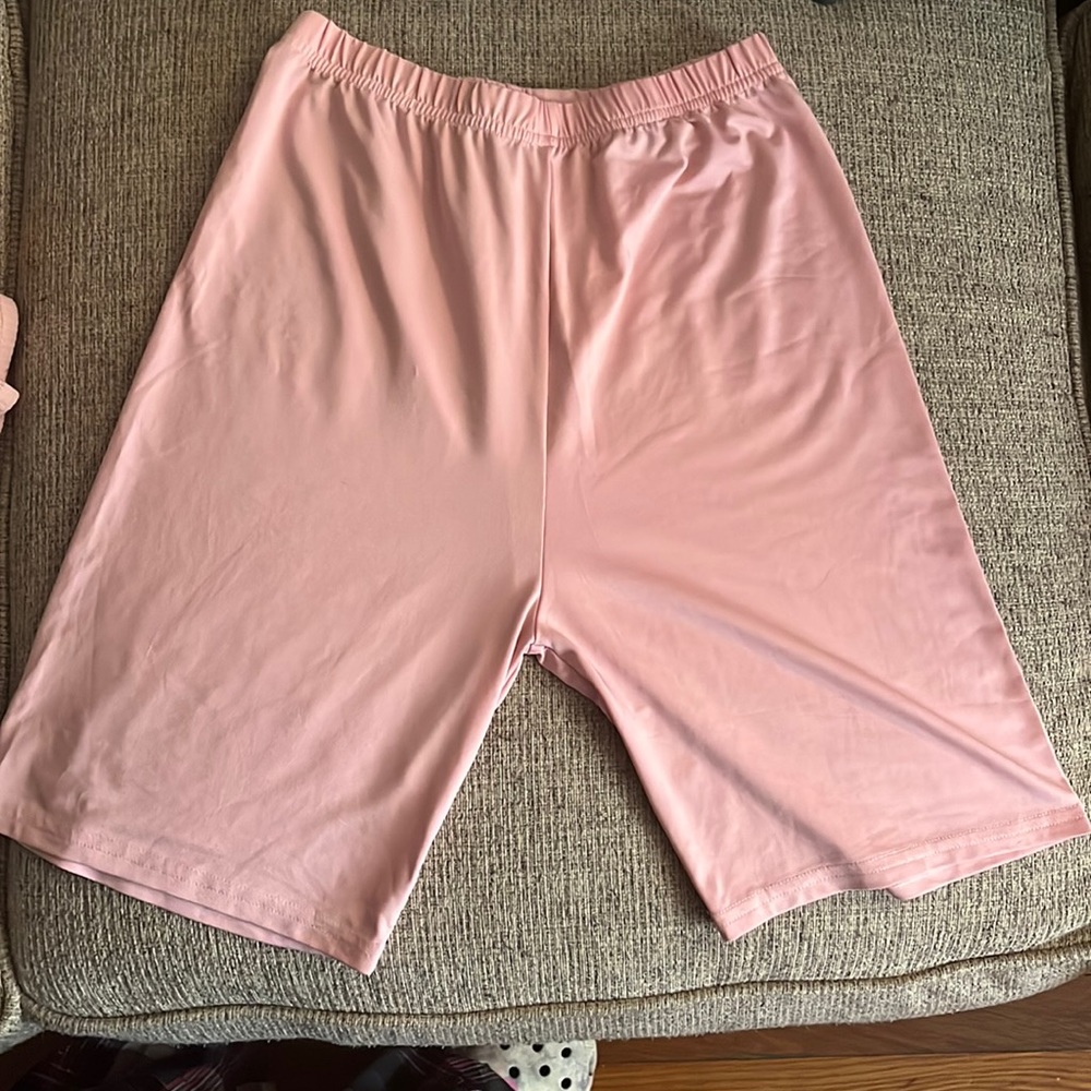 95% Polyester 5% Spandex